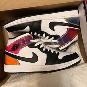 Jordan 1 Mid ‘Heat Reactive’